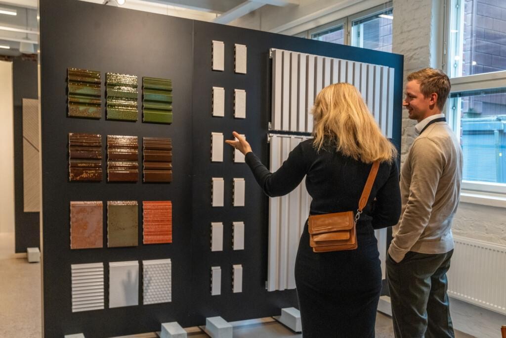 Muotolevy Showroom | Järjelliset ratkaisut julkisivuihin ja sisärakenteisiin